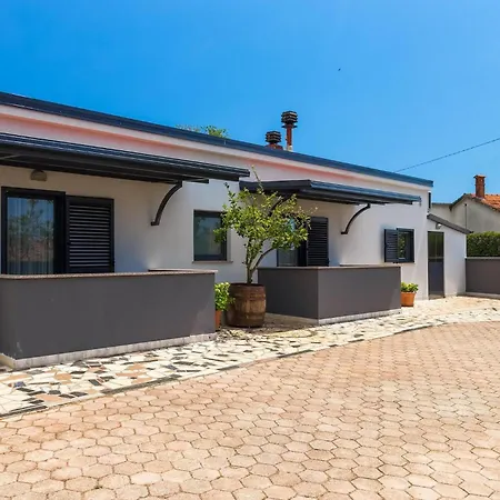 Holiday home Vale Pula